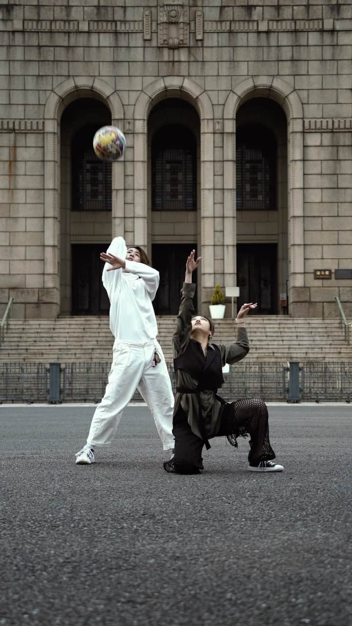 水野絵梨奈のインスタグラム：「- Elina Mizuno × yu-ta -  '' Freestyle Basketball × Dance ''   Jhené Aiko - 10k hours (feat. Nas)」