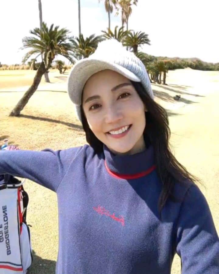 のインスタグラム：「昨日の撮影📷 天気良過ぎたから自撮り動画も映える😁 　 18年ぐらいお世話になっているカメラマンさんと📷✨ 一緒にお仕事出来ることが嬉しい❤️ 　 今後ともよろしくお願いします☺️ 　 #ピースって笑 #撮影ゴルフ #ゴルフ #館山カントリークラブ #ゴルフ大好き #春ゴルフ #ラウンドしたい #撮影 #モデル #ゴルフ女子 #🏌#ゴルフ上手くなりたい #ゴルフ好きな人と繋がりたい #ゴルフ女子と繋がりたい #golf #lovegolf #⛳」