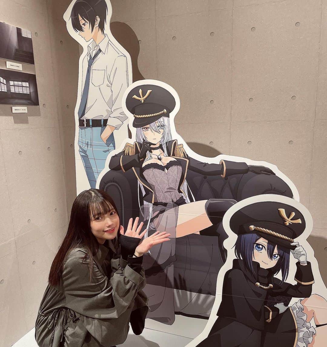 あかせあかりのインスタグラム：「本日よりアニメイト池袋本店さんにて！#着せ恋展 が始まっています🌸  あの思い出のシーン達を思い出す原画やパネル達、最高の空間が見られました~(˶´˘`˶)  烈!!の最高併せのパネルちゃん達としれっと写真を撮ってきちゃいました🫰🏻 雫たんコスの海夢ちゃんとツーショットが撮れる機能や五条くんや海夢ちゃんのお部屋まで……着せ恋好きには最高すぎる空間がそこには広がっていました😭✨  グッズも等身大パネルが買えちゃったり描き下ろしの4人が並べられるアクリルスタンドが売っていたりでえーん！選べないっ！状態でした🫶🏻  皆さんも是非足を運んでみてくださいね~！  #あかせあかり  #その着せ替え人形は恋をする」