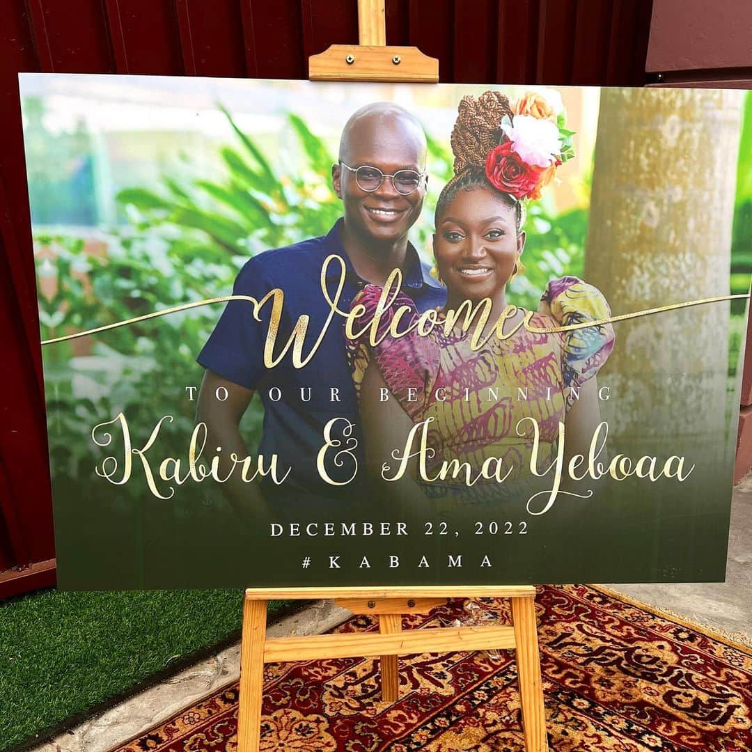 Ŝ Ŋ Ą Ƥ☻Ƥ Ą Ŋ Ĕ Ĺ?Ğ Ƕ SMMのインスタグラム：「Congratulations Kabiru + Ama ❤️  Bride @ama_yeboaa_ Groom @kabsseidu   Planning & Coordination @lushspecialevents Traditional Event decor @lushspecialevents White Reception @event_hotline Venue @enterprisegardens Lights & Special effects @bigshott_s Photography @at_kixel Videography @iconicphotograghy_  Bride’s Makeup @makeupby_ashley1 Hairstylist  @afro_ele_ Kente fabric @goba_kente Kente gown @chevelle__o  Reception gown @houseofpaon Bridesmaids makeup @makeupby_ashley1 @ewuras_elegance  Bridesmaids dresses  @bloom_creations @vannesasharon_gh Bride’s /Bridesmaids fan @vestir_gh Bridal robes @vannesasharon_gh Bridesmaids Fabrics @daya_fabrics Bridesmaids autogele @sallyblaq  MOB Makeup @makeupby_ashley1 MOB kente gown @modabertha  Groom’s Attire @okunrinbyriyah Groom’s suit @fiifi_yeboah Groomsmen Suit @fiifi_yeboah Bowtie  @fiifi_yeboah Groom’s shoes @fiifi_yeboah  Local Bar  savour_paradise  Cocktail  @cocktails_essentials_gh  Event Catering  @jmariecatering Cake @dreamdessertsgh  Bouquet & Boutonnieres @vestir_gh  Souvenirs @nokwareskincare Dowry Bearers  @ernesang_events_ushering Cultural troupe @atitirew_cultural_group Ushers @aceprotocol MC @themrdei  360 photos @photoboothghana  Live sketch @enilart.sketches Welcome sign @snappanelgh」