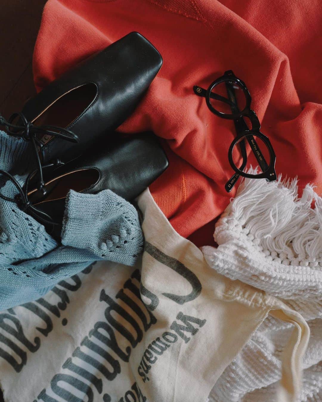 池田泉さんのインスタグラム写真 - (池田泉Instagram)「⁡ ⁡ today's spring style🍊  sweat & sk @pur__official  socks @laceflowersocks  eyewear @lescalunetier  bag #vintage shoes @pippichic_official」3月16日 21時45分 - xxizumi123xx