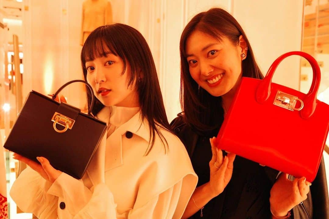 倉中るなさんのインスタグラム写真 - (倉中るなInstagram)「@ferragamo 🧳  27歳の新デザイナーが手がけるFERRAGAMOの 新作コレクションイベントへ。  同世代ということもあり新しいフェラガモの デザインや雰囲気がとっても刺激的でした。🪄  今夜は @kie_obana_ さんと...🥀  あ、そして黒髪に戻りました🖤  #マクシミリアンデイヴィス #MaximilianDavis  #SalvatoreFerragamo #ferragamo」3月16日 21時52分 - runa_kuranaka