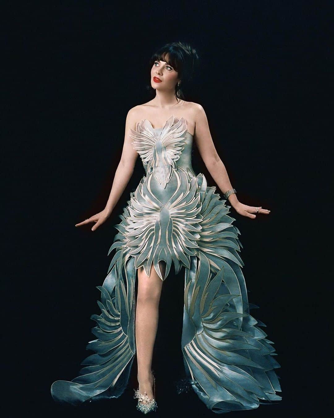 Iris Van Herpeのインスタグラム：「@ZooeyDeschanel for @VanityFair Oscar Party ~ glowing with sculptural elegance in her ’Qualia’ dress  #irisvanherpen #hautecouture #oscars」