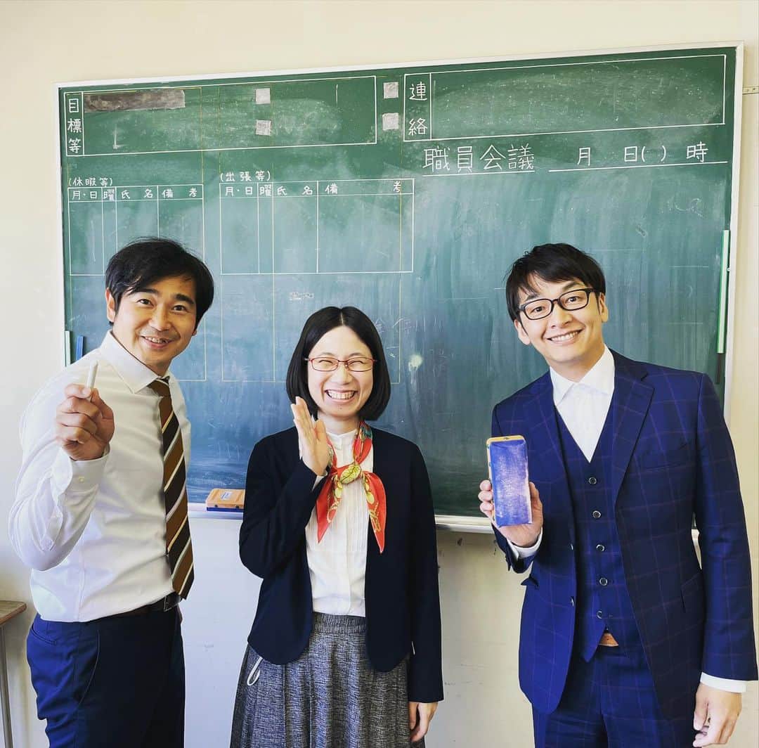 たかまつななのインスタグラム：「本日は、練馬区選挙管理委員会さんと一緒に、東京都立第四商業高等学校へ主権者教育を実施しました！！授業の開始時は、「選挙に行こうと思う人？」と聞いてすくなかったのに、授業の最後では、めちゃくちゃ増えていて嬉しかったです！ハマカーンさんが一緒に盛り上げてくださりました。」