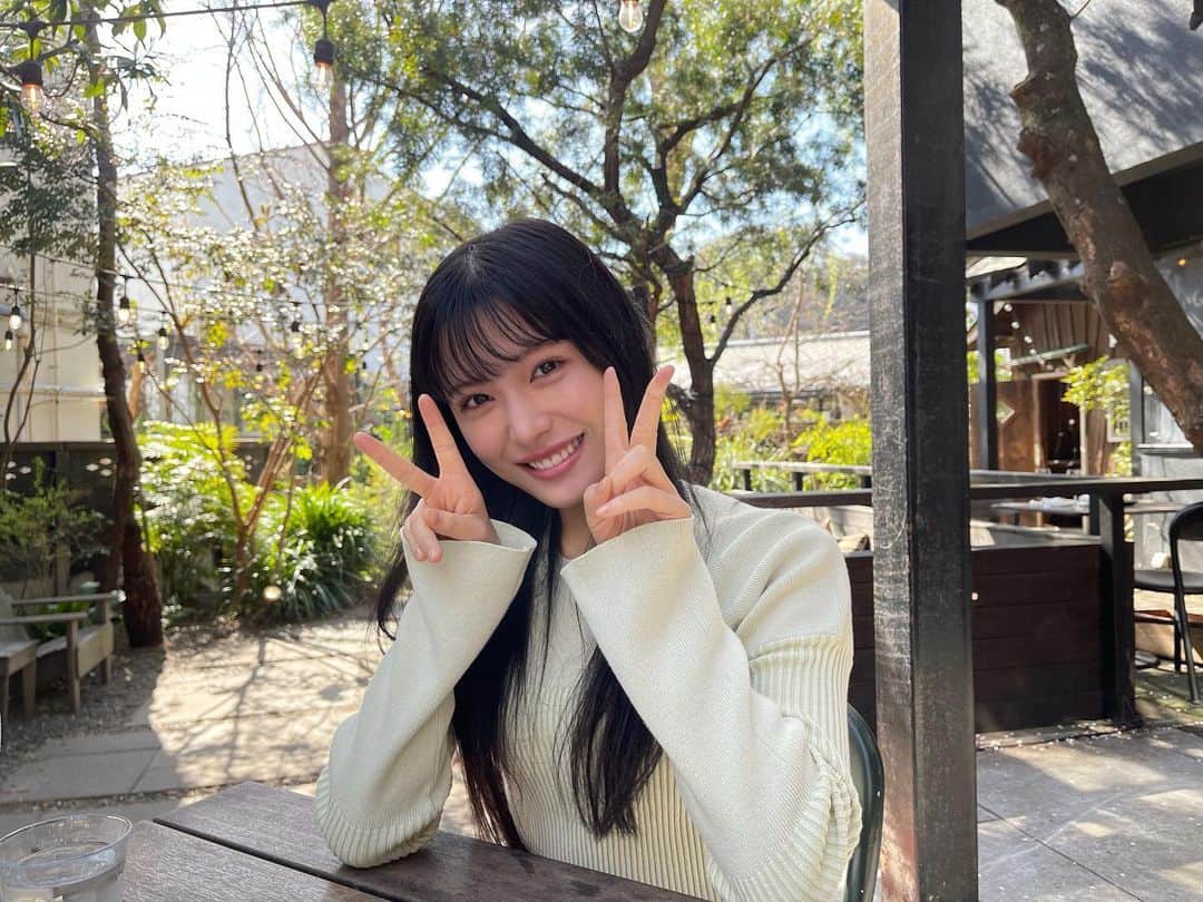 卯余野陽菜乃のインスタグラム：「本日22歳になりました。 たくさん考えてたくさん美しいものをみて、なにより楽しむことを大切にこれからも生きていきます。 22歳のダブルピースです✌️✌️ . .」