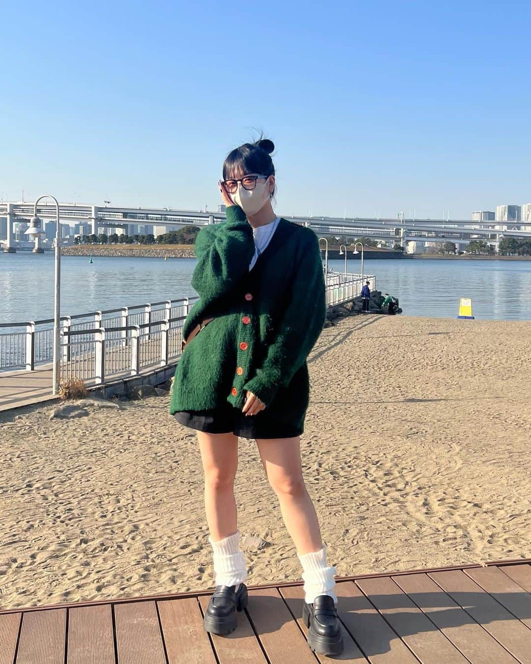 のインスタグラム：「すっぴんも半目も隠してくれてありがとう🕶」