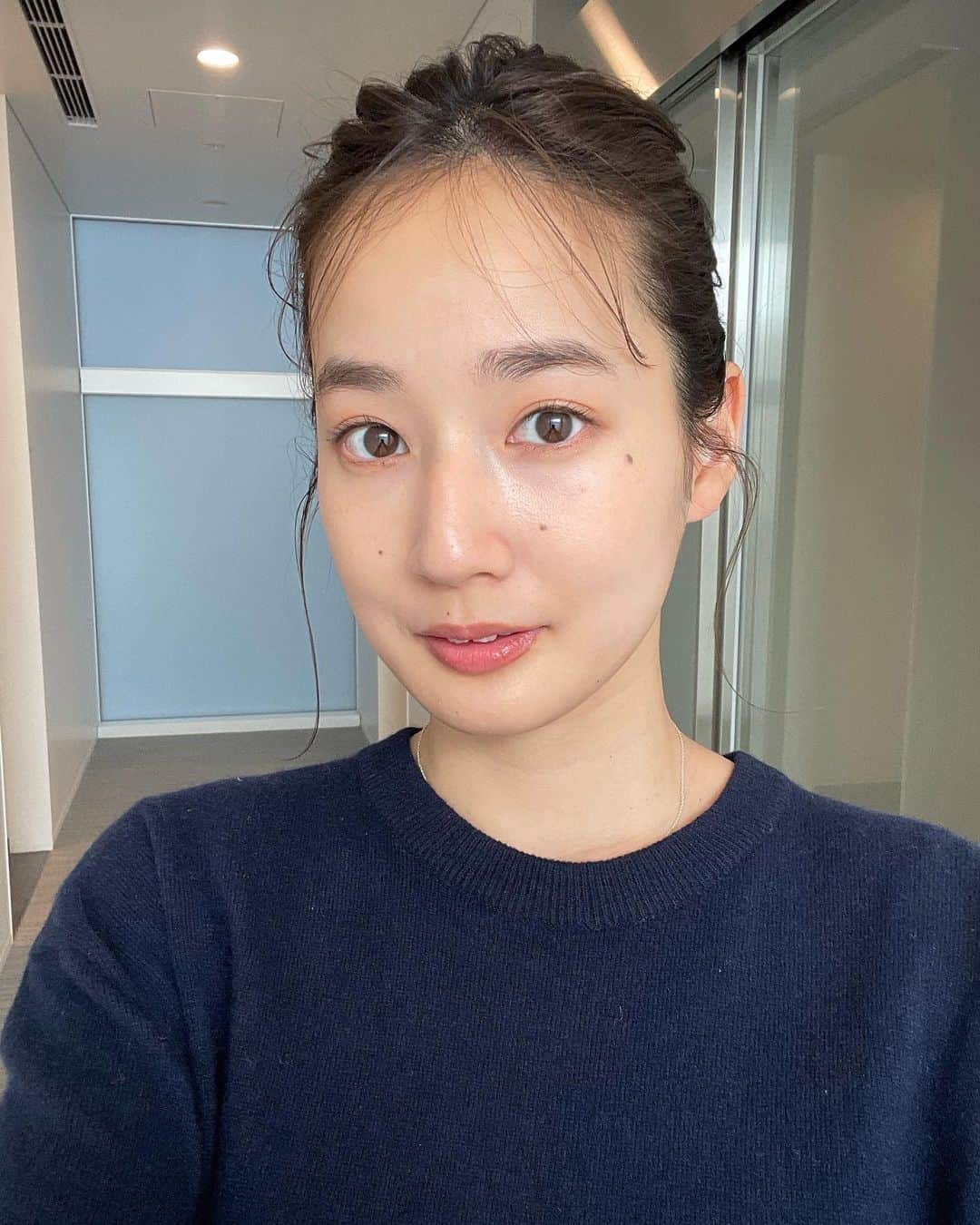 高嶋香帆のインスタグラム：「おそらく、多分、maybe、花粉症です。  #おでこ広い民」