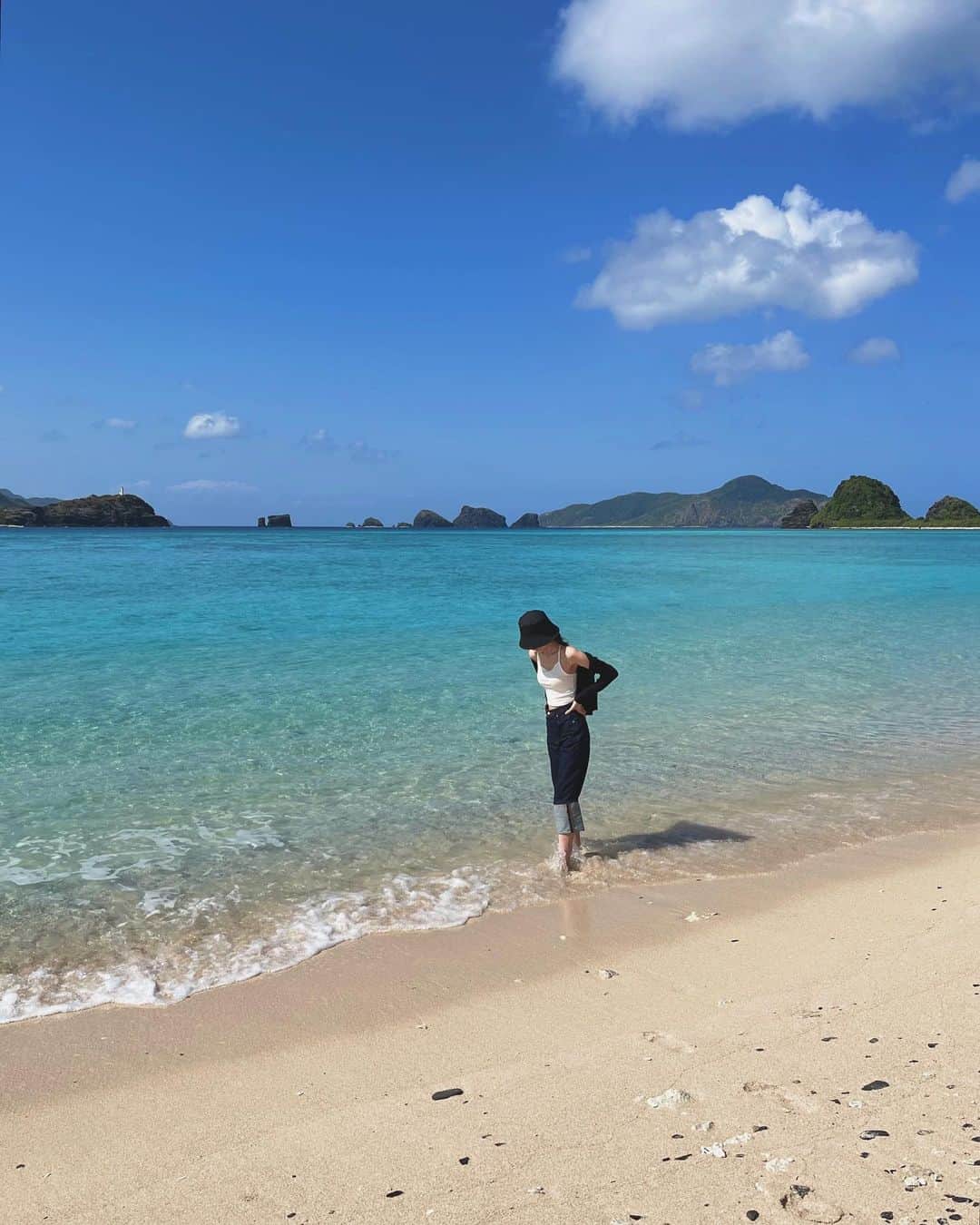 小林ようのインスタグラム：「約3年ぶりの沖縄。 初めてのケラマブルーに感動しました🐠  #beachday #okinawa #zamami #japan #island #阿真ビーチ #座間味 #沖縄 #離島 #海」
