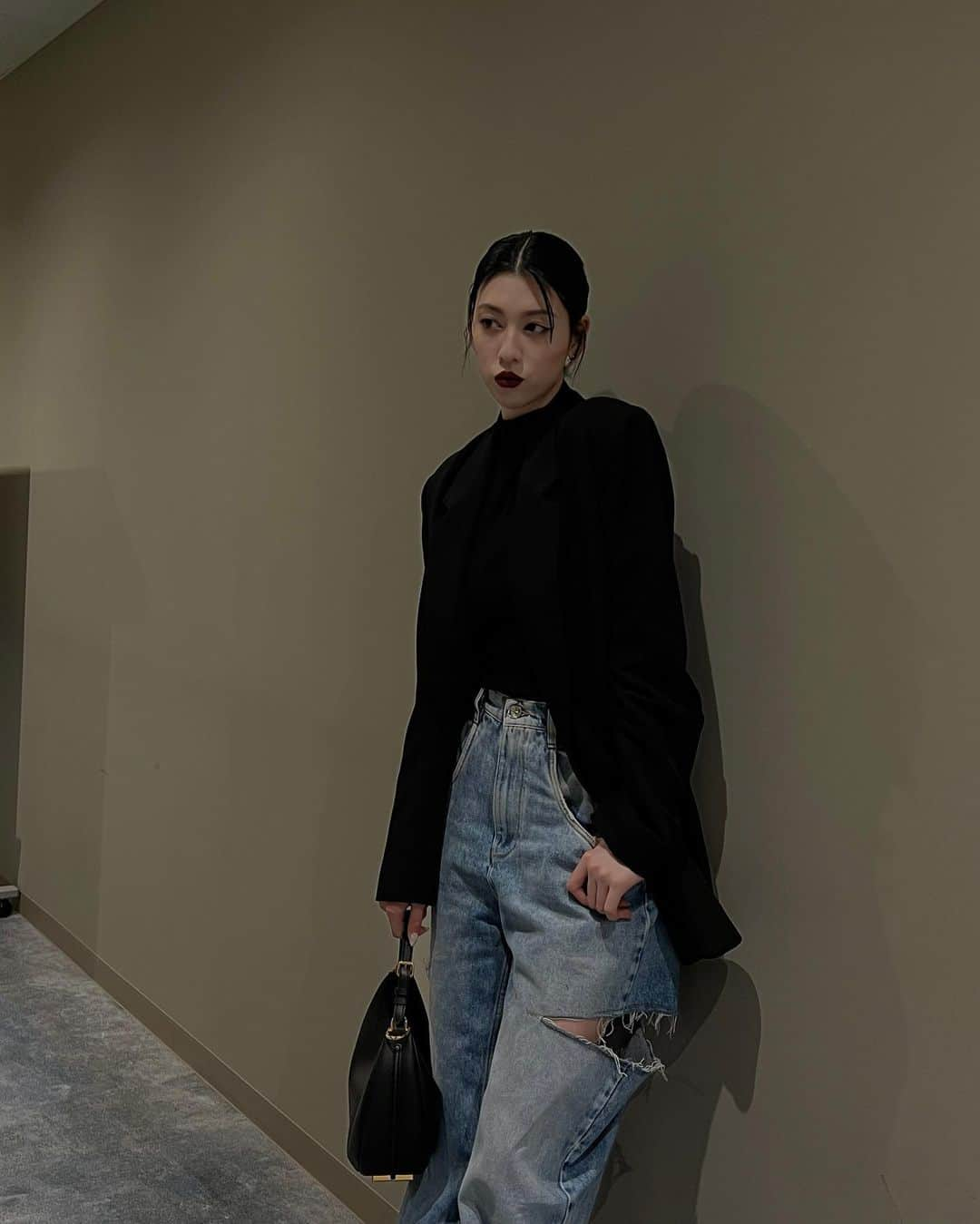 三吉彩花さんのインスタグラム写真 - (三吉彩花Instagram)「👽👽👽 #ootd  tops: @rosary.moon   jacket: @studiodoe   bottom: @maisonmargiela   shoes: @prada   bag: @fendi   #rosarymoon  #studiodoe  #maisonmargiela  #prada  #fendi」3月16日 23時11分 - miyoshi.aa