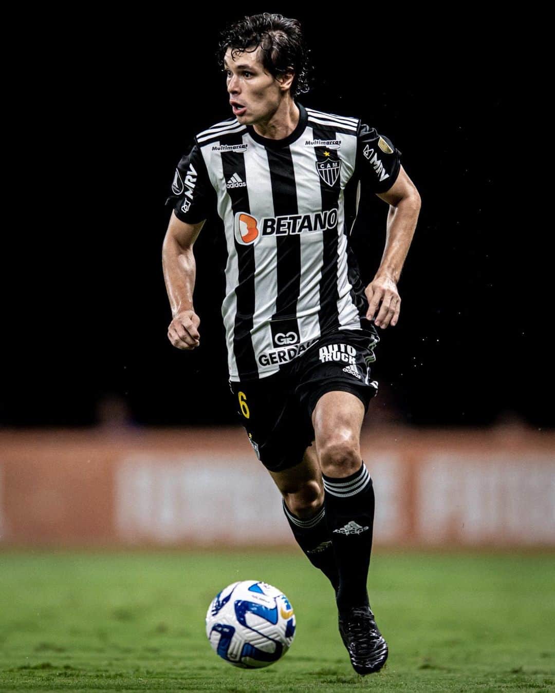 ドドのインスタグラム：「Classificados. Mais uma noite de Libertadores incrível no Mineirão ⚽️🐔 #Libertadores #CAM #GALO 📸 @pedrovalefoto @marceloalvarengafoto @yurilaurindofoto」
