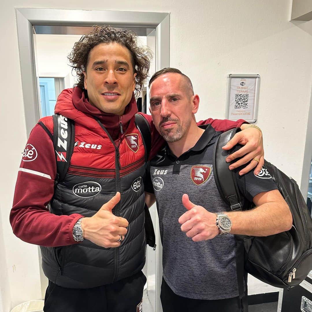 ギジェルモ・オチョアのインスタグラム：「Légende mondiale!!! …"Hermanito Franky”」