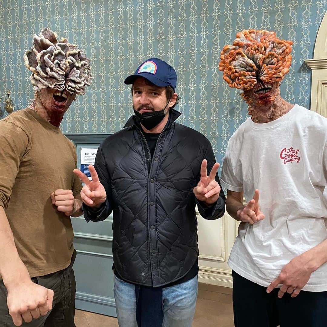 ペドロ・パスカルさんのインスタグラム写真 - (ペドロ・パスカルInstagram)「El photo dumpo. Y basta.   #TheLastofUs.  Greatest. Crew. Evah.」3月17日 0時20分 - pascalispunk