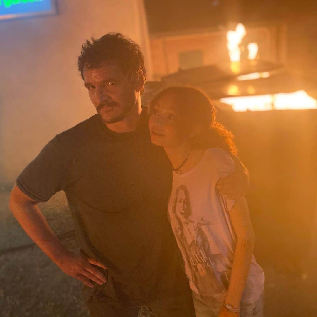 ペドロ・パスカルのインスタグラム：「El photo dumpo. Y basta.   #TheLastofUs.  Greatest. Crew. Evah.」