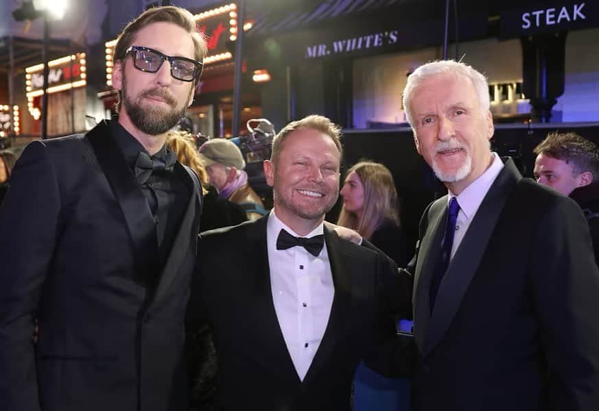 ジョエル・ムーアのインスタグラム：「Big love and congrats to my friend and super talent Richie Baneham, and the incredible Joe Letteri and Eric Saindon for their Oscar win on Best Visual Effects for Avatar: Way Of Water.  The world will truly never know the amount of tireless efforts and creative engagement (and the many years) it takes to build out Pandora from scratch with Jim. A well deserved 'hoooorah' and many more to come. 👏👏」