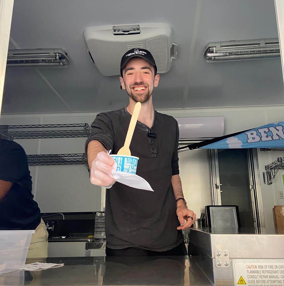 Jacob Simonさんのインスタグラム写真 - (Jacob SimonInstagram)「Went to #sxsw2023 with @clean_creatives and @benandjerrys. Handed out 1,891 scoops of ice cream. Talked to hundreds of folks about fossil fuel greenwashing. Trolled Shell. Very solid weekend.」3月17日 0時47分 - jacobsimonsays