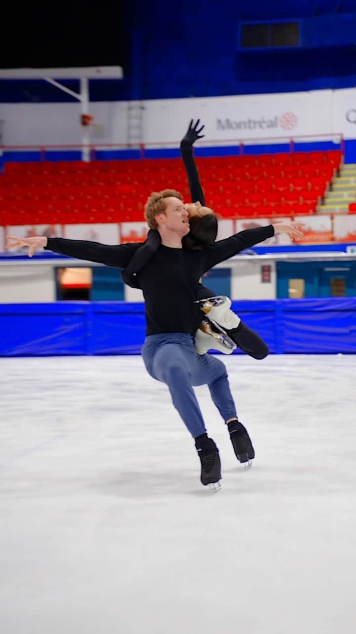 エヴァン・ベイツのインスタグラム：「Final days of training before Worlds!!! 😁😁😁 @evan_bates @oniceperspectives ⛸  #madisonchock #evanbates #chockbates #oniceperspectives #figureskating #icedance #dance #danceduo #acro」