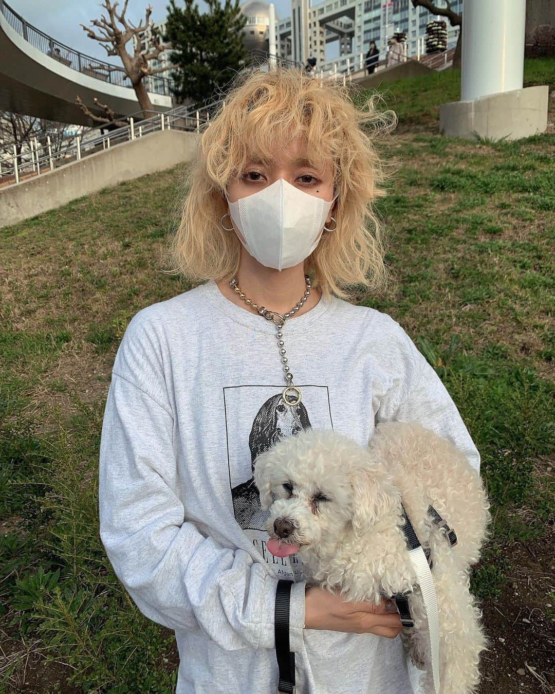 PELIのインスタグラム：「ペガちゃんが今日で13歳になりました💖  いつもひょうきん者でおもしろくて怖いもの無しで、こんな人になれたらなー！て思う時ある🐻‍❄️  歯磨きは頑張って続けいて涙やけも薄くなったし、自分のA型乙女座を唯一発揮出来てる気がする🐻‍❄️  ペガサスお誕生日おめでとう大大大好き🎂🎉🎊🎀✨🍾💗👏」