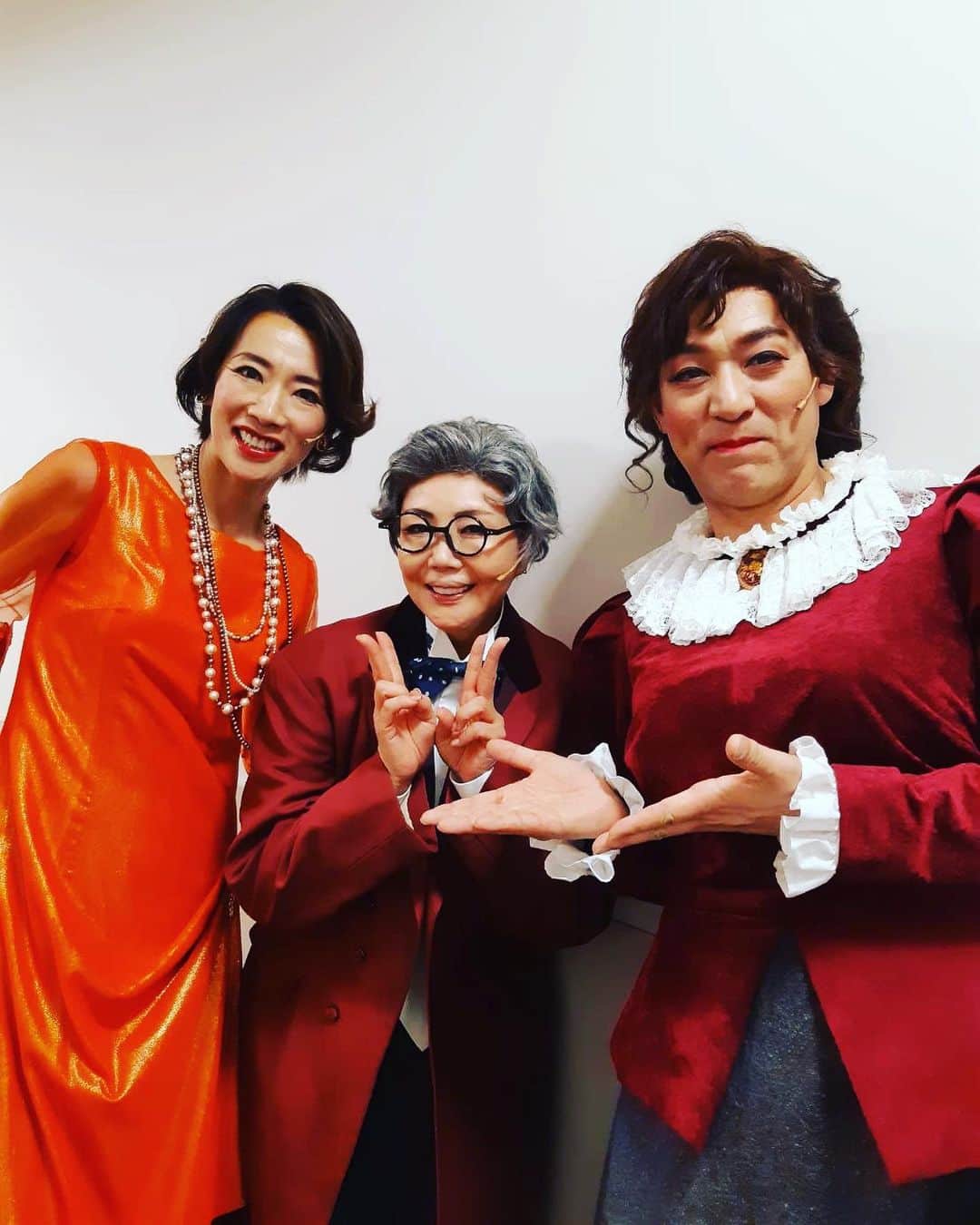 小川菜摘のインスタグラム：「やっと役での3人で写真撮れました❗️ ポーシャお嬢様　#真琴つばささん に仕える女中頭ネリッサ #福井晶一さん と、執事のパルサザー私。 #歌うシャイロック #ポーシャ #ネリッサ #パルサザー」