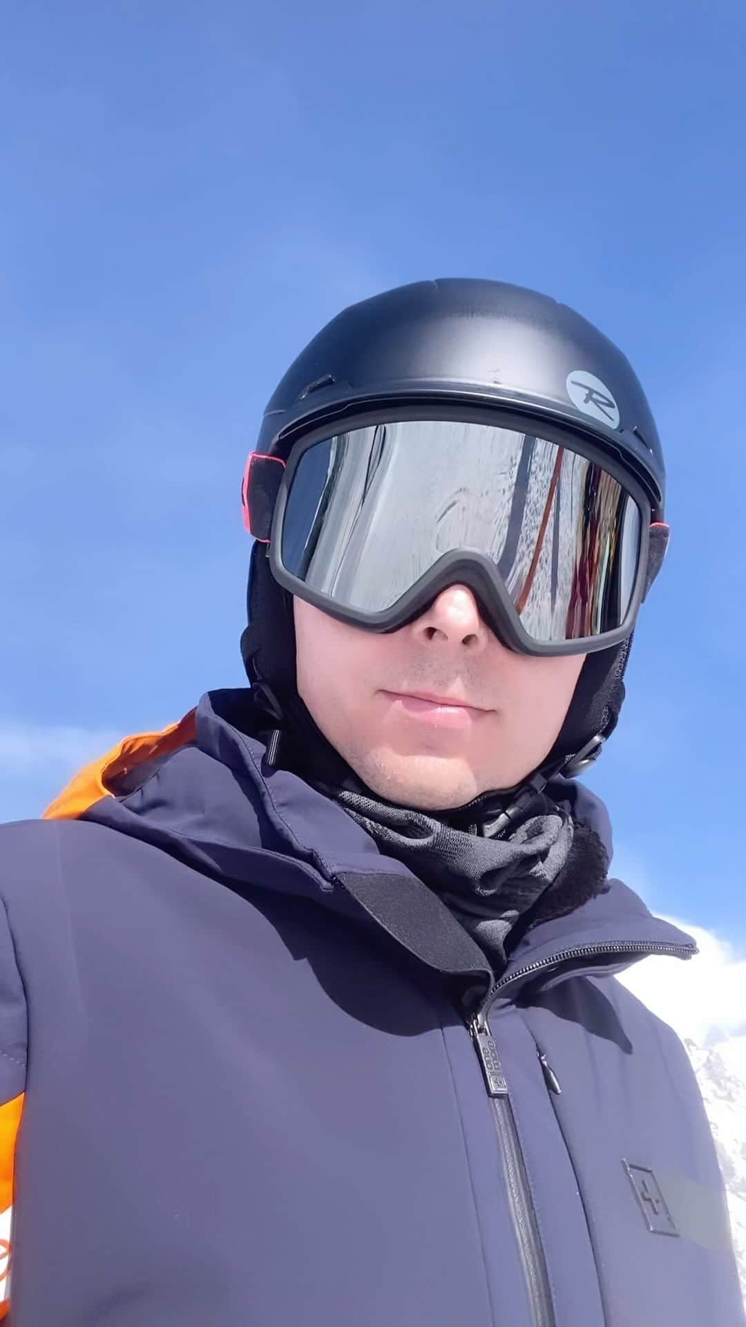 リッカルド・モントリーヴォのインスタグラム：「🎿⛷️🏔️🔋」