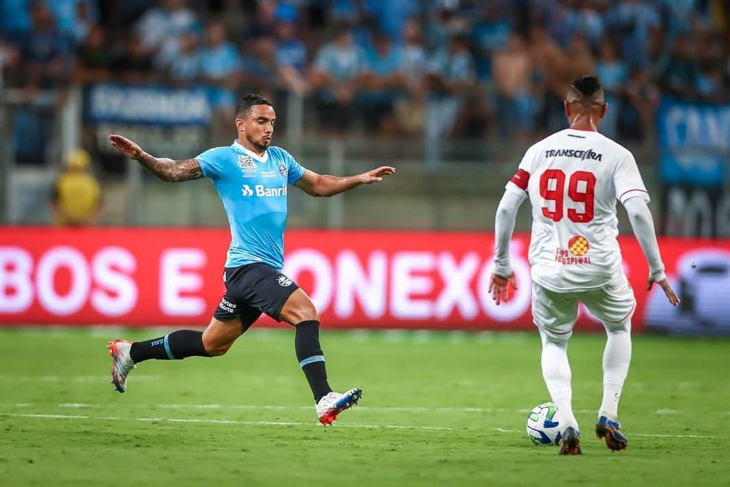 ファビオ・ペレイラ・ダ・シウヴァのインスタグラム：「Mais uma vitória, agora na copa do Brasil, descansar que domingo tem mais. Bora 🇪🇪⚽️  📸 @lucasuebel」