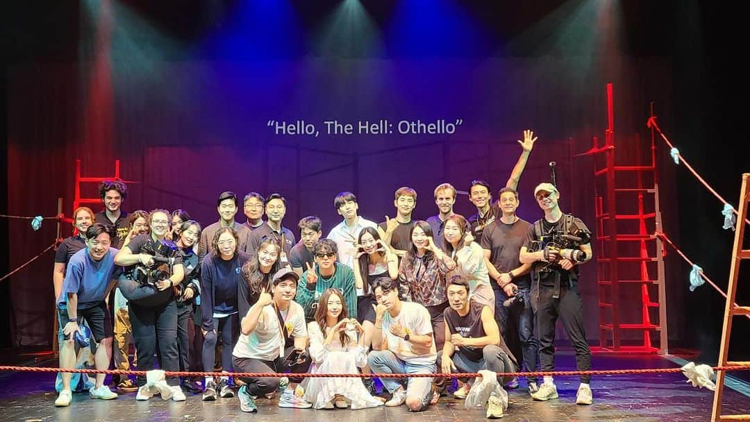 バロ さんのインスタグラム写真 - (バロ Instagram)「“Hello, the hell : Othello”  첫 연극이라 연습 시작 전 부터 걱정도 많았고 부담도 컸던건 사실이다. 하지만 너무 좋은 동료들과 연출님 그리고 스탭분들 덕분에 내 놀이터처럼 마음껏 뛰어놀 수 있었다.  대본분석부터 캐릭터설정, 몸동작 하나하나까지 정말 많은 대화를 했고 이러한 과정속에서 내가 얼마나 연기를 사랑하고 있는지를 느낄 수 있었다. 누구에게나 주어지는 기회가 아니기에 더 감사하고 책임감을 느끼며 준비했었고, 마지막 공연이 끝나고 나니 그동안 매일매일을 다같이 모여 연습하던 지난 날들이 주마등처럼 지나갔다. 순식간에 지나간 꿈만같던 시간들이 더 좋은 밑거름이되어 앞으로 더 힘차게 연기하며 살아가도록 해야겠다. 벌써부터 아쉽고 그립고 보고싶지만 더 멋질 내일을 위해 화이팅 하겠습니다!!   팀 오델로, Forever🤍  #차선우 #오델로 #이아고 #othello #sunwoo」3月17日 11時20分 - baroganatanatda