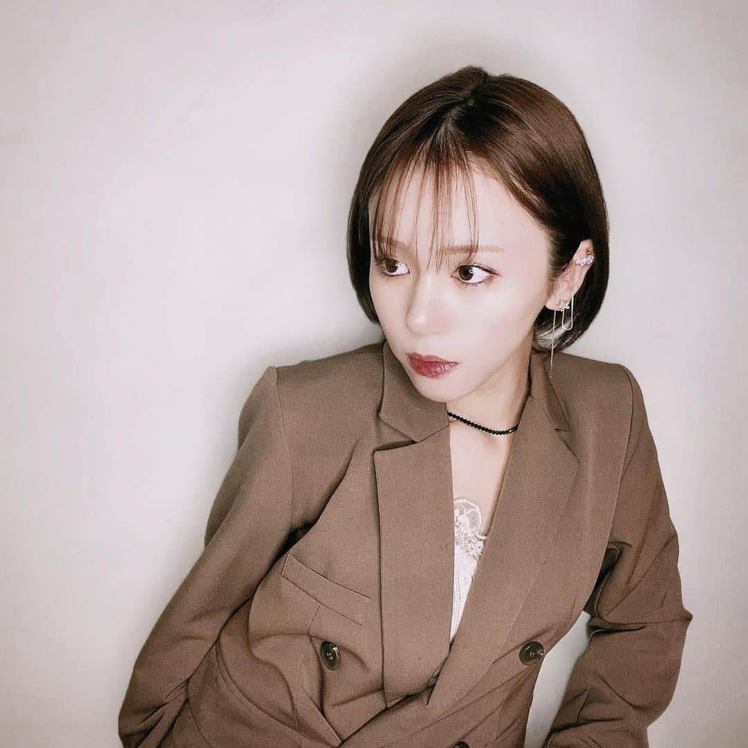 のインスタグラム：「はじめてなワタシ📷  ⁣ ⁣ベージュ系好きだ。 ⁣ ⁣ ⁣ ⁣ ⁣ ⁣ ⁣#model #fashion #dholic #hairmake #photography #スーツ女子 #ワインレッドカラー #ヘアスタイル #ヘアメイク #モデル #シースルーバング #makeup #make #韓国コスメ #カメラマン #ennui #アンニュイ #모델사진 #모델 #카메라그램 #촬영 #촬영회  ⁣ ⁣ ⁣ ⁣ ⁣ ⁣ ⁣ ⁣ ⁣ ⁣ ⁣  ⁣ ⁣ ⁣ ⁣ ⁣ ⁣ ⁣ ⁣ ⁣ ⁣ ⁣ ⁣ ⁣ ⁣ ⁣ ⁣ ⁣ ⁣ ⁣ ⁣」