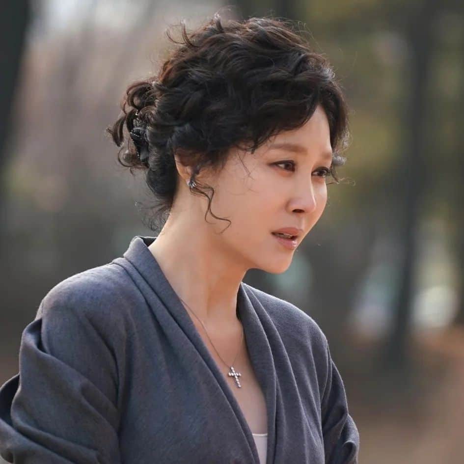 チ・スウォンのインスタグラム：「오랫만에 머리묶으니 기부니가 좋았다!」