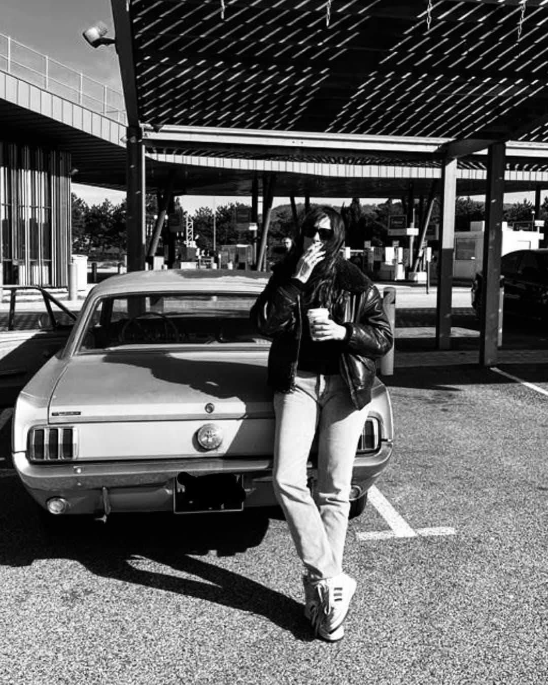 カロリーヌ・ド・メグレのインスタグラム：「On the road 💘」