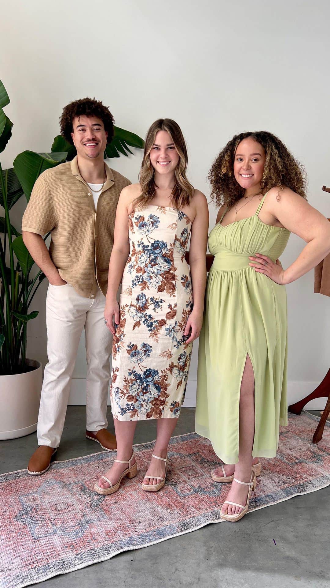 のインスタグラム：「In case you missed it, we went live with our stylist @whatlizloves to talk all things Getaway and everything you need for your next vacation.   @curlsgonwildx @speehaw」
