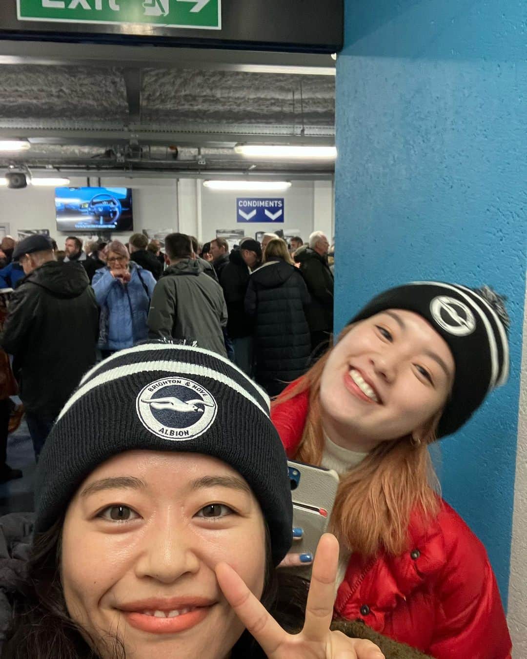 筧美和子さんのインスタグラム写真 - (筧美和子Instagram)「昨日プレミアリーグ観戦することができました🙌最高だった、、、 ブライトンの街全体の熱量がすごくて楽しすぎたし、日本のサポーターの方々もたくさん来ていてここでもまた多くの優しさに触れた🤍」3月17日 3時16分 - miwakokakei