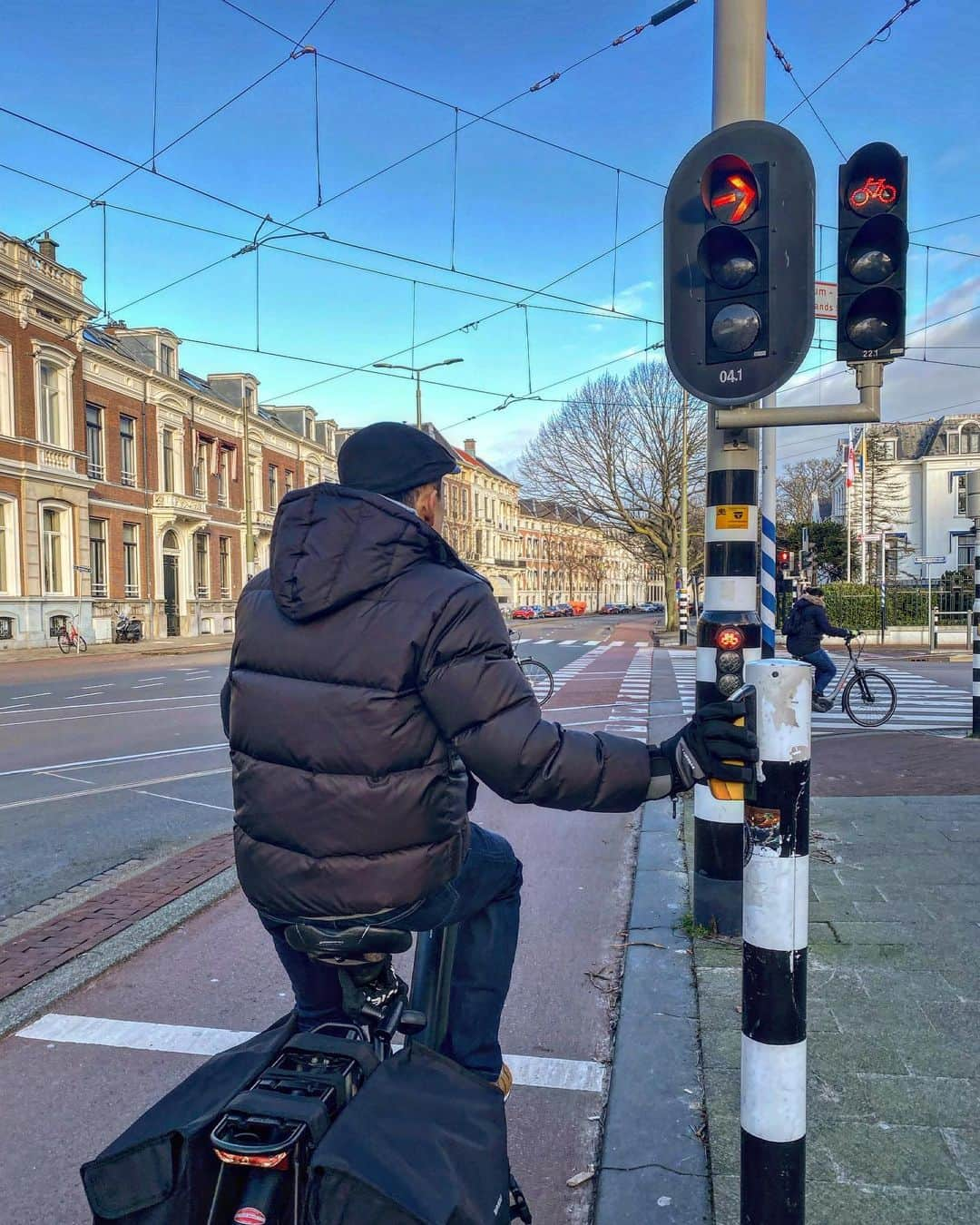 岡村咲のインスタグラム：「🚲  オランダは最近雪が続いてましたがその後 2度から5度くらい気温が上がりました！  来週また元の気温に下がるので 再来週には少しでも春を感じられたら 嬉しいなあ🌸  #小野商店 #小野商店ちゃんねる #小野寛智 #岡村咲 #ラグビー選手 #女子プロゴルファー #全身性エリテマトーデス  #デンハーグ #netherlands #nederland #denhaag #🇳🇱」