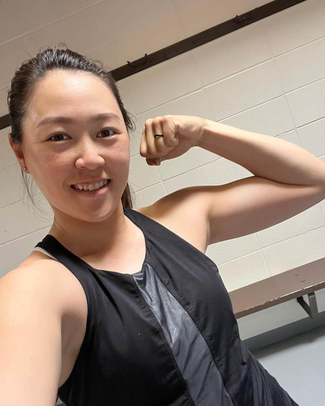 ケリー・タンのインスタグラム：「What doesn’t kill you make you stronger 💪 Few days of good work with @rich.hesketh Ready for my first tournament of 2023 on @lpga_tour at the LPGA Drive On Championship @superstitionmountaincc 🌵  • • • #BackOnTheRoad #LifeOnTheSuitcase #Travel #LPGA #ArizonaBound #DriveOn #LoveMyTraining #StrongFemale #Athlete #TeamJL」