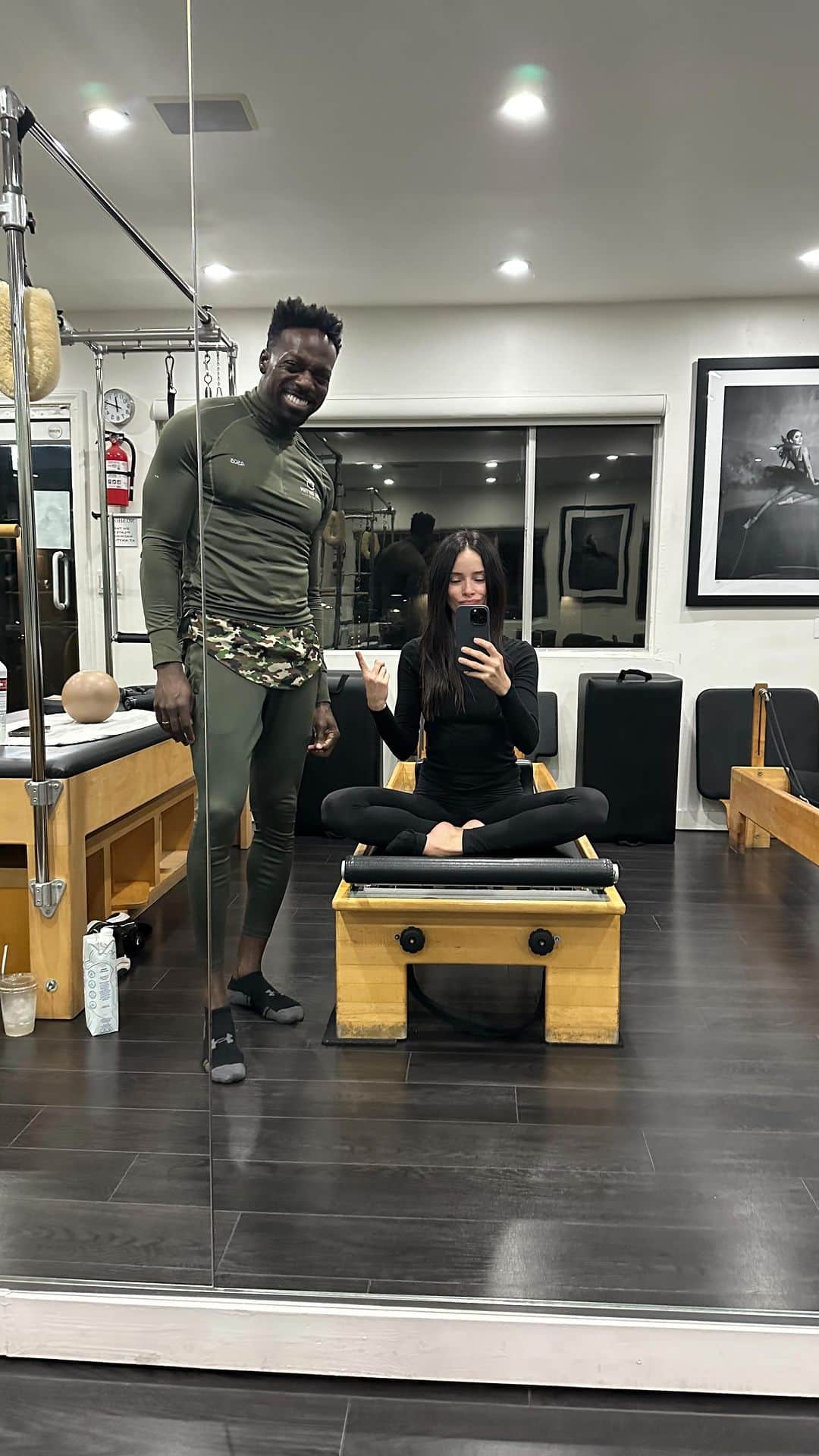 アビゲイル・スペンサーのインスタグラム：「I love this human 🫶🏽 @rodrickcovington is a soul brother who I’ve known 25 years. He’s not just a trainer… he’s a creative + purpose doula who happens to train the body. His method is fitness of the spirit & mind & the body will follow. He’s a heart opener. And you will never feel more seen, loved & supported. He created @corerhythmfitness in #NYC & has started coming out to #LA & I’m so grateful to get him when I can! xx AS」