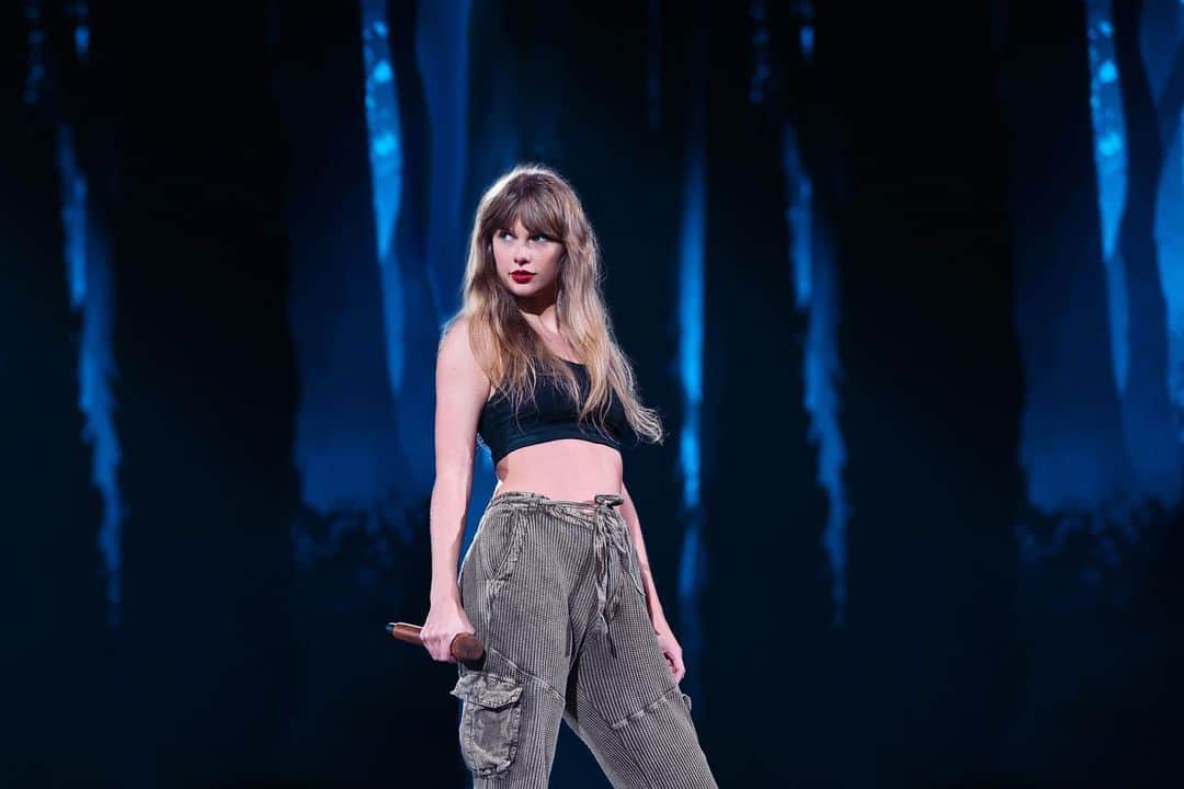 テイラー・スウィフトさんのインスタグラム写真 - (テイラー・スウィフトInstagram)「In my Eras era. 💅」3月17日 5時33分 - taylorswift