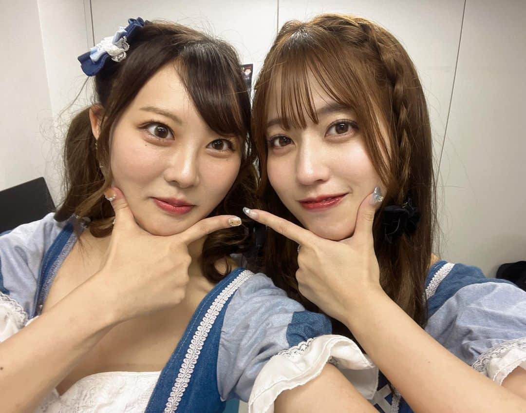 川島愛里沙のインスタグラム：「ぬ✖️おし . . . . . . なかよし🫶 いつも優しくてかわいくておもろいりのだいすき！ . . . . . . . . . . #ありんぬ #おしりーの  #アイドル #グラドル #デニム #ふたご #ふたごコーデ #自撮り #followme #idol #gravure #japanesegirl #instalike  #instagood #selfie #selca  #twintail #twins #friends」