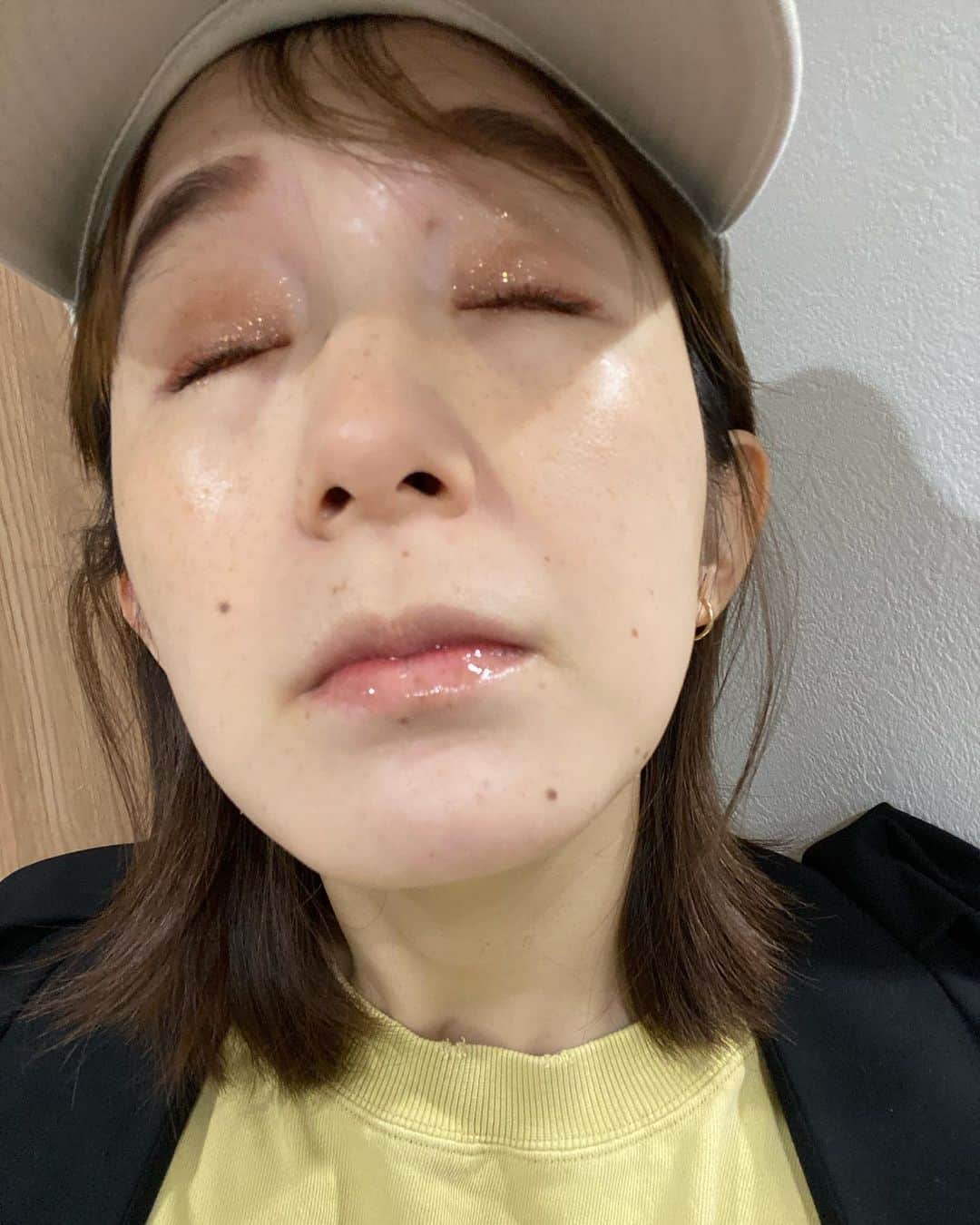 片桐ゆたかさんのインスタグラム写真 - (片桐ゆたかInstagram)「天気悪いから ゴールド×オレンジメイクで気分上げ🧡 @didion_beauty  @pdc_jp   リップを忘れてた💋笑  車の件でたくさんメッセージもらい😭感謝 本当に怪我なくてよかったと思って 朝は修理に出しに🚘✨  これから美容院へ行って参る💇‍♀️❤️‍🔥  #片桐ゆたか#オレンジメイク #元気妊婦#健康第一#シフクユタカ  #アンミヌ#ママコーデ #yutakakatagiri #makeup」3月17日 12時24分 - yutaka_katagiri