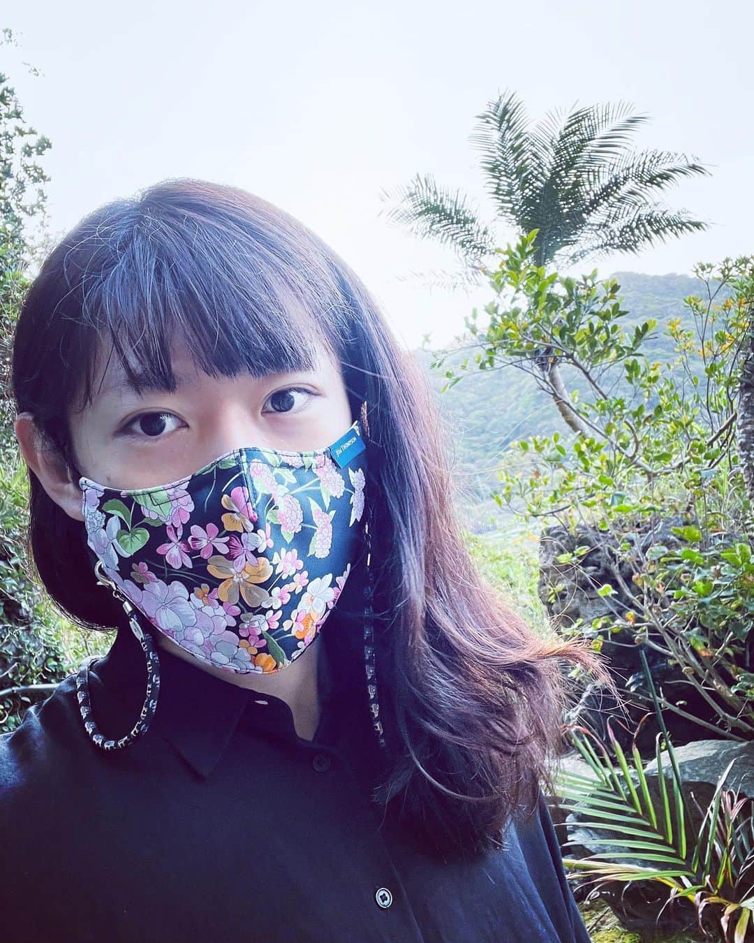 亜沙のインスタグラム：「奄美大島の青い海！青い空！ ええですなぁ╰(*´︶`*)╯♡ #奄美大島　#名瀬 #遊郭　#FC旅行　#すっぴん」