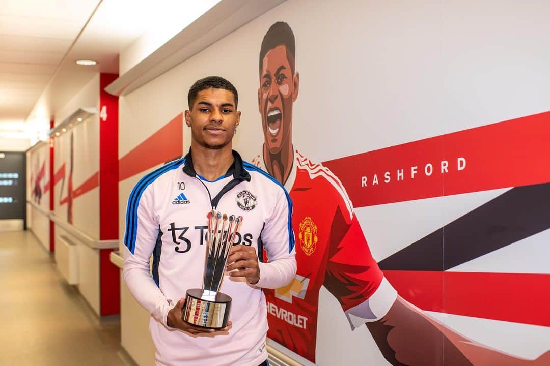 マーカス・ラッシュフォードのインスタグラム：「Premier League fans' player of the month for February. Thank you to everyone that voted. 🏆💪🏾」