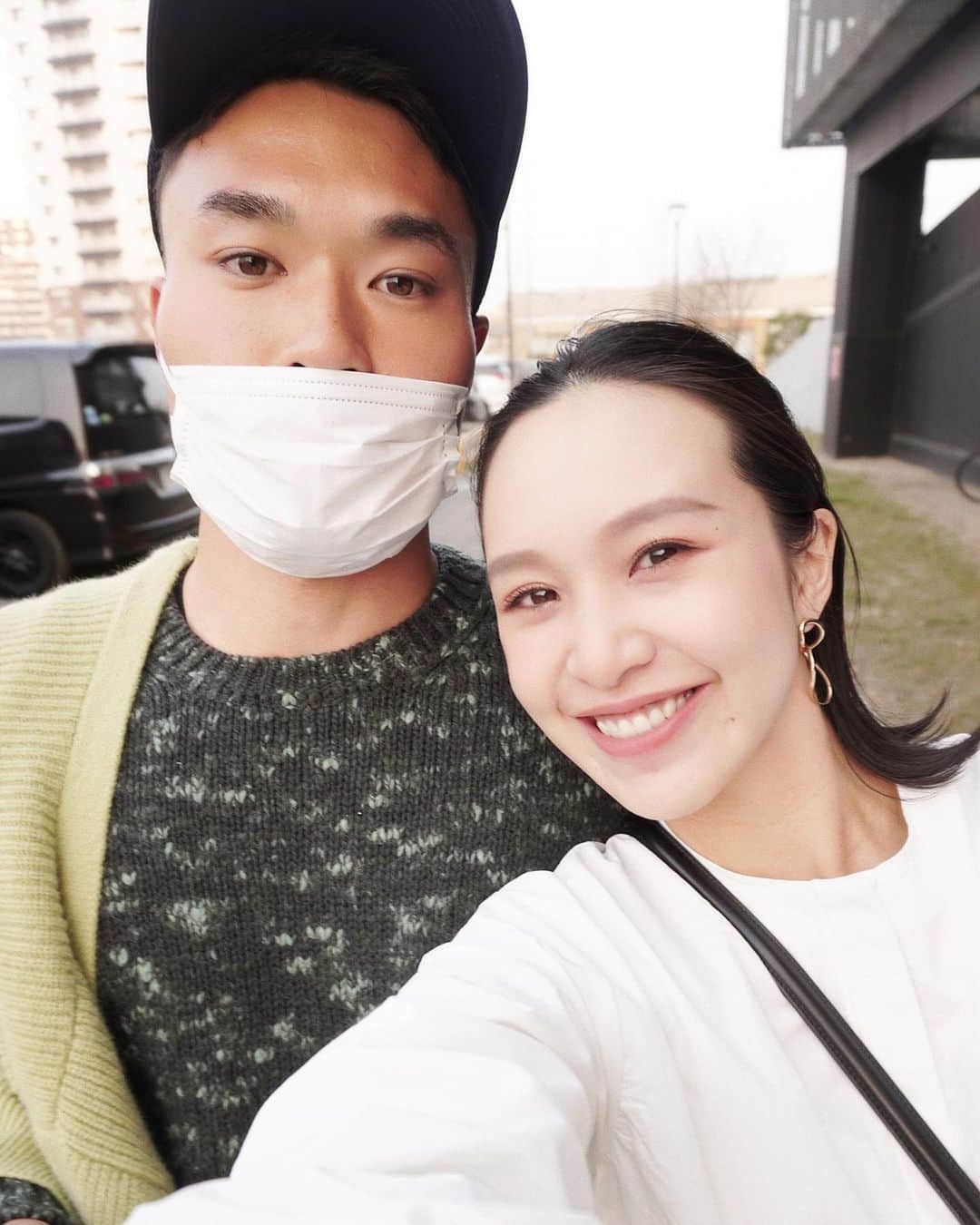 結城はゆるのインスタグラム：「𓉔 　 　 　えーっと。 　もうちょっと楽しそうにしてくれへんかな😇← 　 　 　 　 　 　という毎回🤳の時に真顔になる 　おふざけをかましてもらった後は 　人生初のBリーグを観戦に⛹️‍♂️📣 　 　 　臨場感すごくて楽しくてあっという間！ 　久々に家族ぐるみでワイワイ賑やかな夜と 　貴重な時間を過ごせた事に感謝です🤲 　 　 　 　 　 #仙台89ers #bリーグ観戦 #🏀」