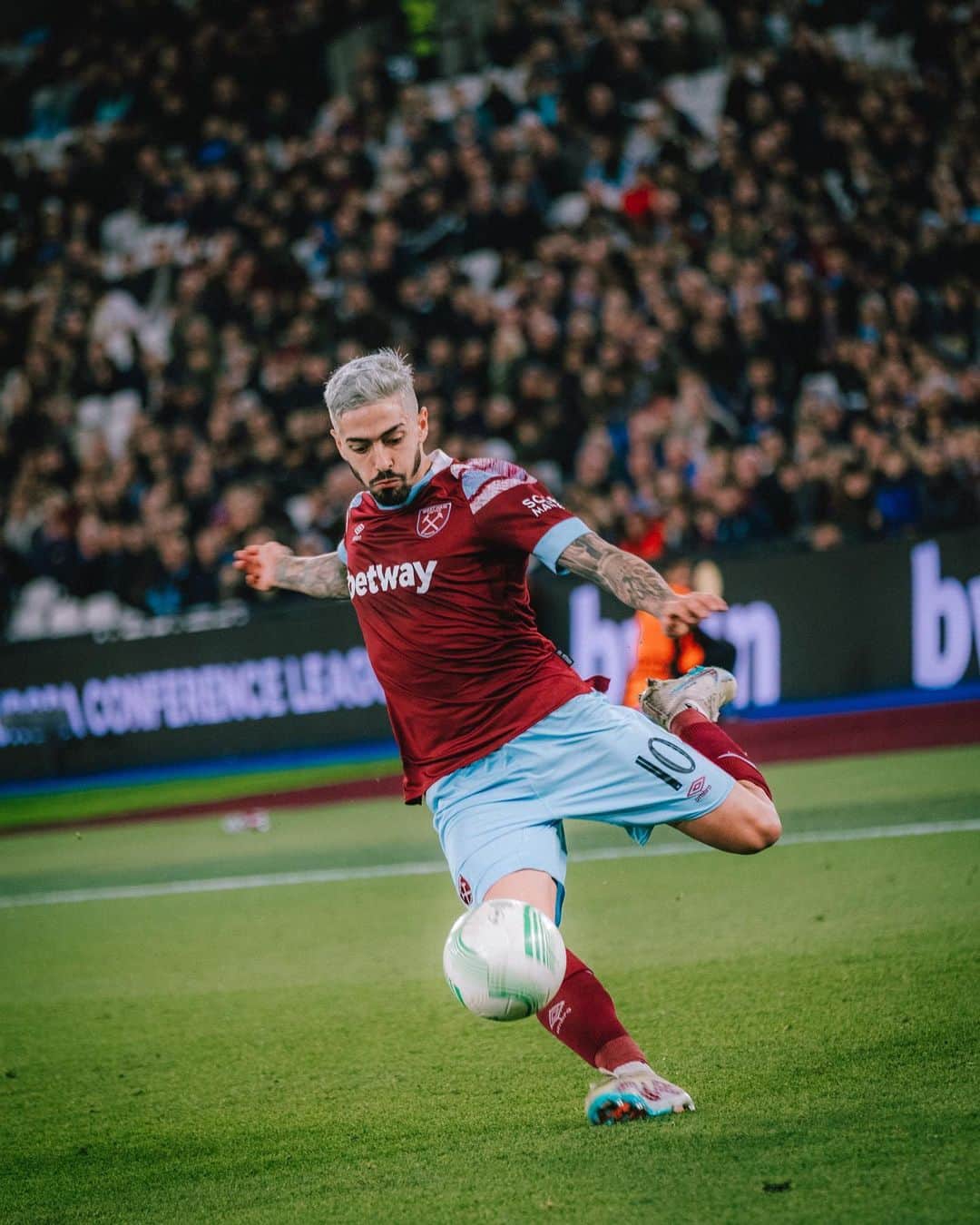のインスタグラム：「We go to quarter final ⚒🙌🏽」