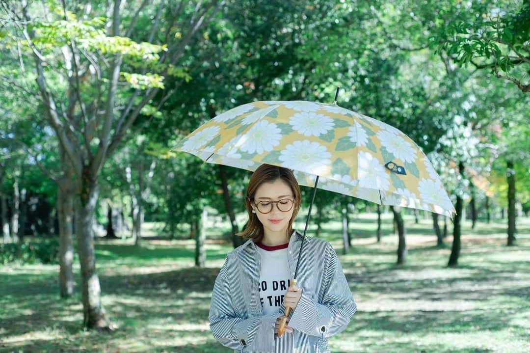 岩崎裕美さんのインスタグラム写真 - (岩崎裕美Instagram)「.  定期的にモデルをさせていただいている @mikuni_umbrella_parasol さんの撮影☂️  日傘の必要な時期になってきたねぇ😮‍💨 みんなもう使ってますか？  私はやっと使い始めました← これでもいつもよりだいぶ早い。優秀😇  撮影メンバーは安定の @spicadesign  @takemura_photo  @aaasukadon   いつもありがとうございます🫶  ＿＿＿＿＿＿＿＿  #shooting #umbrella #撮影 #ロケ撮影 #モデル #モデル撮影 #傘 #日傘 #日傘女子 #メガネ女子 #眼鏡女子 #フリーモデル #フリーランスモデル #撮影モデル #関西モデル #大阪モデル」3月17日 8時56分 - hiromi_iwasaki