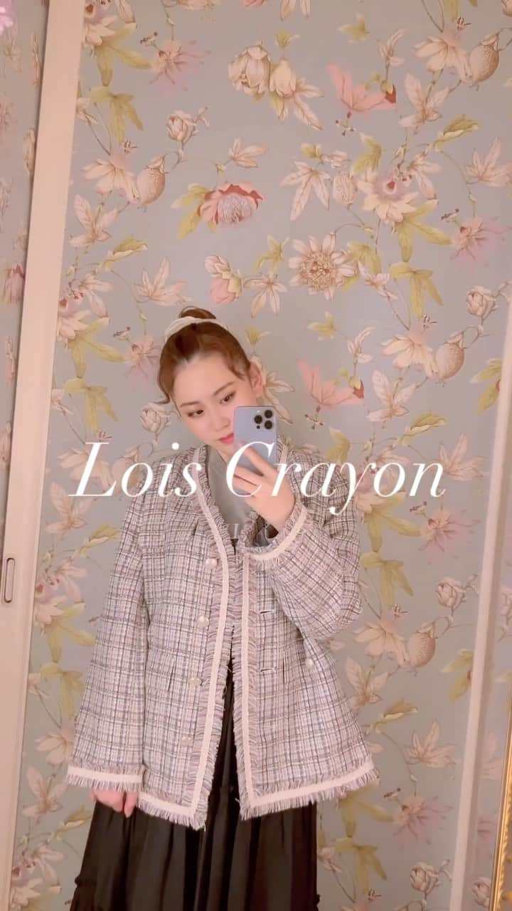 一羽萌瑠のインスタグラム：「どっちを選ぶ？  #ロイスクレヨン #loiscrayon #春コーデ #新作 #ツィード #宝塚og」