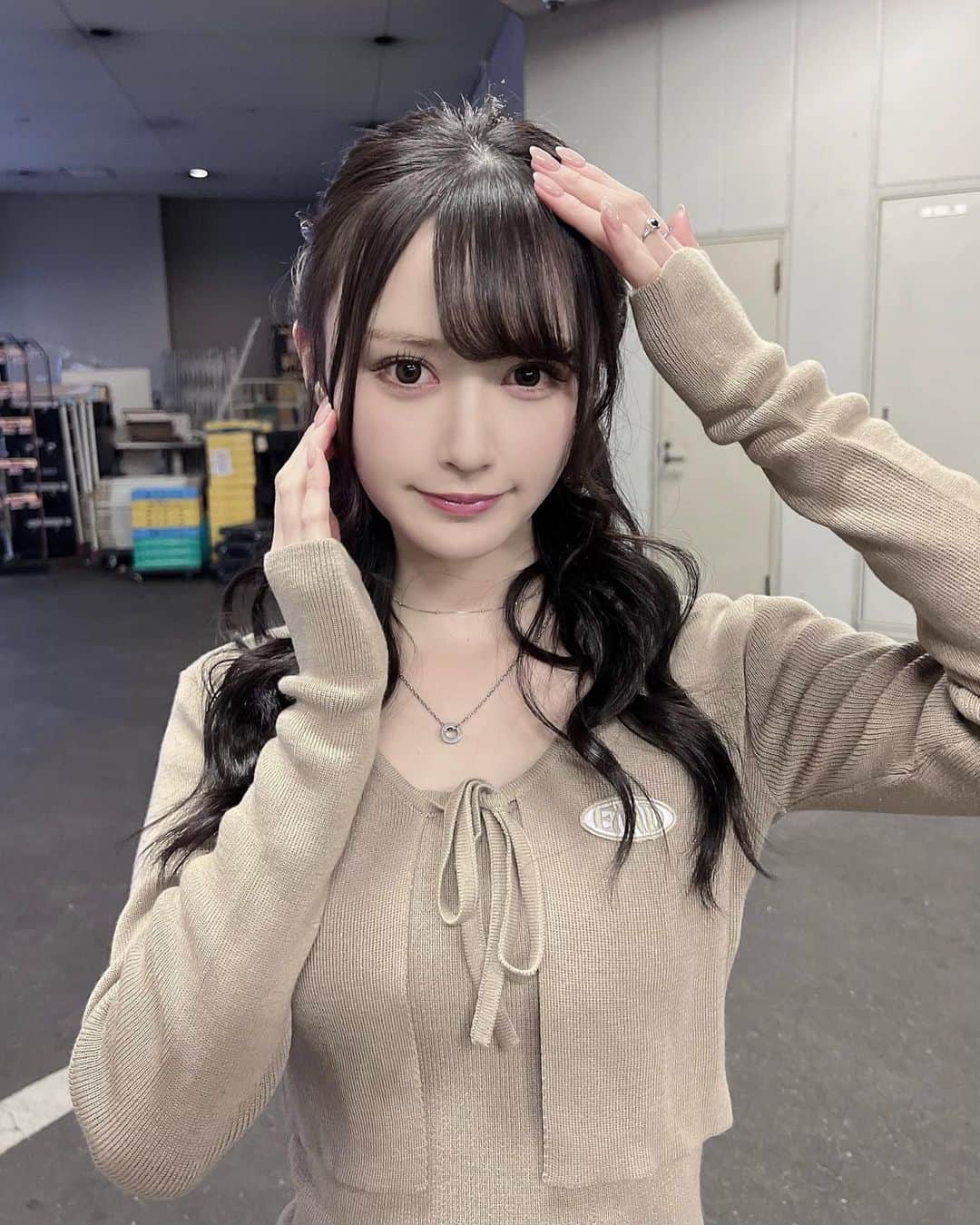 山本望叶のインスタグラム：「#ootd #code #コーデ #春服コーデ #ワンピース #emoda #ハーフアップ」