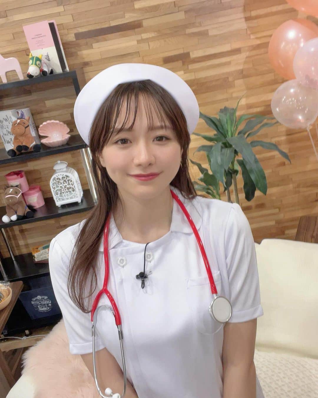 森香澄のインスタグラム：「. ※衣装です。 競馬好き女子会、YouTubeで是非🐴 #白い馬特集なので #こんな衣装になっております #なぜ」