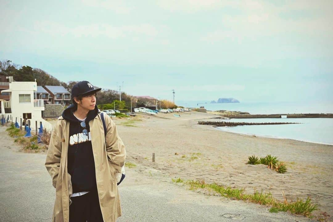 ヤスタケのインスタグラム：「🎁🙏 My wife gave me a surprise trip on my birthday!  A hoodie given to me by my wife's parents!  #thankyou  @risa_risa_risadayo  @nautica.jp」