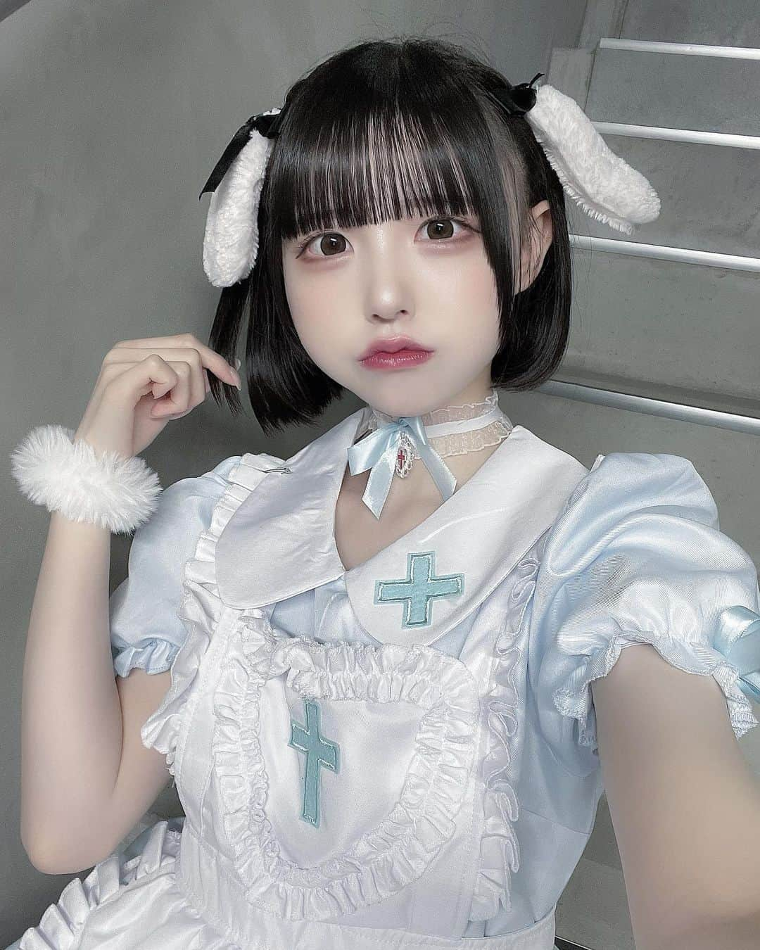 真城里帆さんのインスタグラム写真 - (真城里帆Instagram)「🐶💉🏥 ．  ．  ． #ボブ #黒髪ボブ #コスプレ #メイド #メイド服」3月17日 20時10分 - riho_nonfic