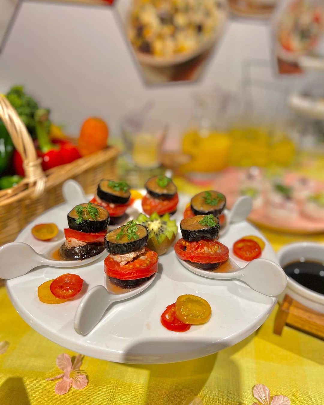 りこぴん🍅🍳さんのインスタグラム写真 - (りこぴん🍅🍳Instagram)「この間、AJINOMOTOさんの 新商品試食会に行ってきました！  中でも私の推しは カフェラトリーの 芳醇マスカット＆グレープティー🍇  冷凍マンゴー入れて飲んだら 本当美味しくて、これから 暖かくなる季節にピッタリだなと♪  新商品や季節限定、改訂品など 沢山あって楽しかった✨  レンジで簡単に出来る商品などの 色んな工夫がされていて これからもいろんな商品が 楽しみになりました！！  #AJINOMOTOで新発見 #AJINOMOTOで春を感じよう #ad」3月17日 20時23分 - rikopin_tomato.925