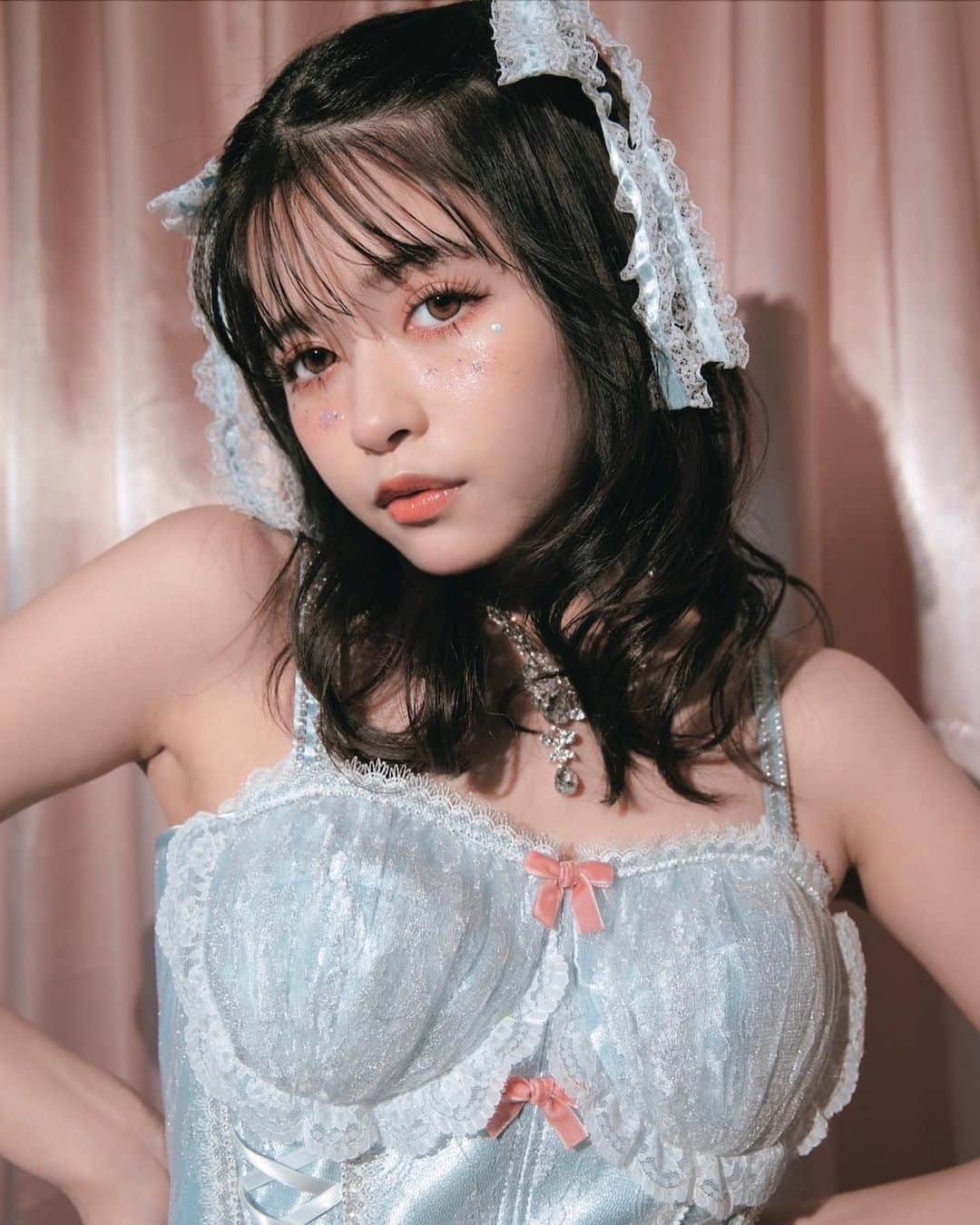 景井ひなのインスタグラム：「_ LARME056 💎 普段もLARMEでも 水色のイメージがない私が 今回水色を身に纏ってみましたどうかな？ﾄﾞｷﾄﾞｷ」