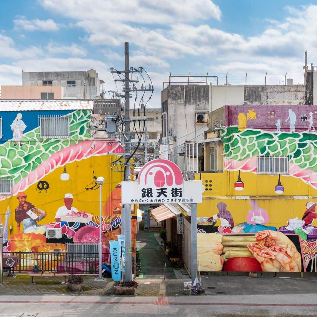 Be.okinawaさんのインスタグラム写真 - (Be.okinawaInstagram)「Are you looking for a local and hidden gem in Okinawa? These beautiful arcades won't leave you indiferent! Go there and explore these local treasures while enoying its food, taking pictures from its colorful murals and deeping into this cultural experience. Want to know their names? Here you have each one:   1️⃣Sakaemachi Arcade: Exploring the Living, Breathing Market of Retro Okinawa. 2️⃣ Koza Gate Street: A Unique Artifact of Okinawa’s History and Culture. 3️⃣Ginten Street Arcade: A Labyrinth of Colorful Murals.  Would you like to learn more about these unique arcades? Read @voyapon's article about them!😍  🔖 Save this post to remember these unique spots for your next trip to Japan  #voyapon #japangram #discoverjapan #hiddenjapan #japantravel #travelwebsite #traveljapan #visitjapan #japantrip #instagramjapan #japantourism #okinawa #okinawalife #okinawatrip #okinawajapan #okinawa_love #okinawatravel #okinawagram #hiddengem #japanesearcade」3月17日 20時28分 - visitokinawajapan
