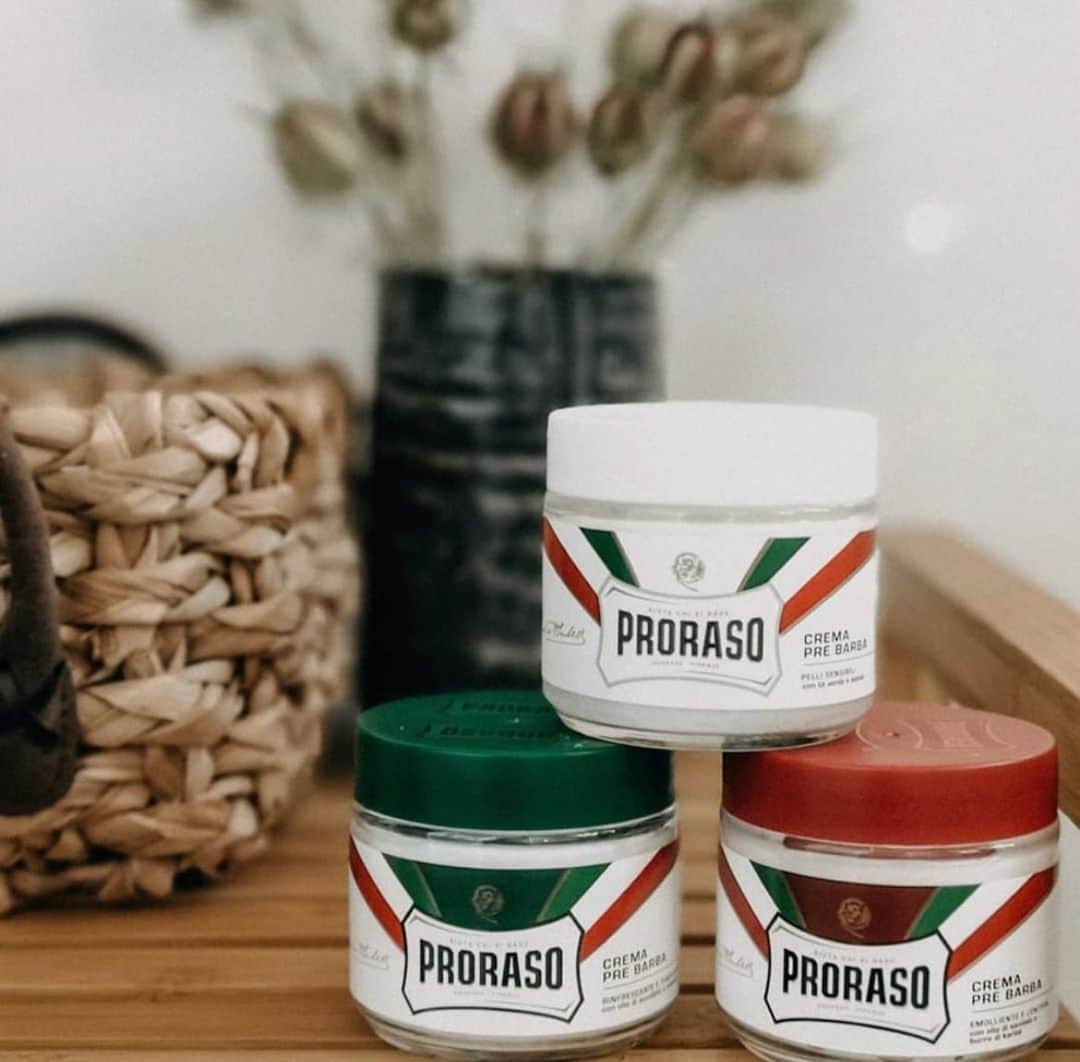 Proraso Japanのインスタグラム：「3月も半ば。新たな出会いや卒業シーズンをみなさまは、どのように過ごしていますか。 4月の新生活から自分磨きにぴったりのアイテムを 紹介します。  デンタルケアブランド @marvisjapan をはじめて日本へ展開した @upperhouseofficial_ が提案するイタリア発・スペシャリティシェービング ブランド「PRORASO」のプレシェーブクリームを紹介させていただきます。  普通肌用はもちろん、敏感肌の方、乾燥肌の方とそれぞれの肌の特性に沿った 商品をご用意しています。 髭剃り前に皮膚が痛まないよう予防をしていくことで肌へのダメージを軽減していきます。  ファッションの基本となる身だしなみ。 4月の新生活からは、お肌のケアにも目をむけて心地よい毎日を過ごしてみませんか。」